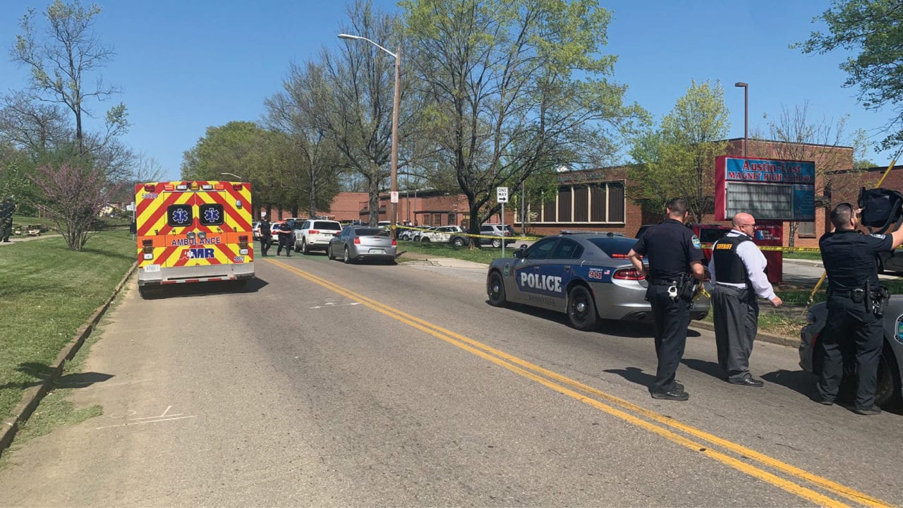Tiroteo deja al menos un muerto y un herido en secundaria en Tennessee