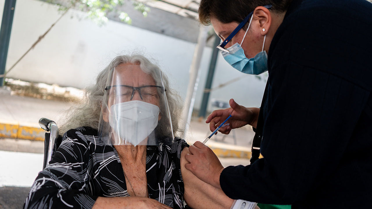 OMS pedirá donar 7 dólares para llevar vacunas a países pobres