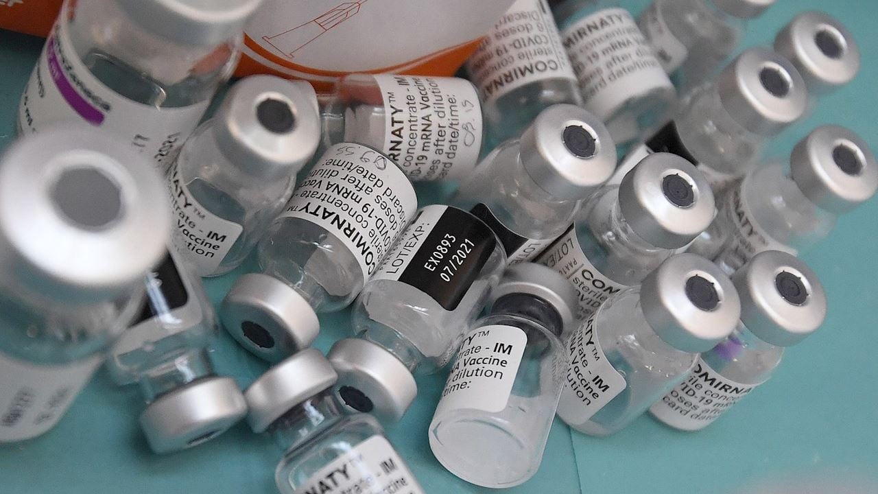 Grecia comienza a vacunar contra Covid-19 a los treintañeros