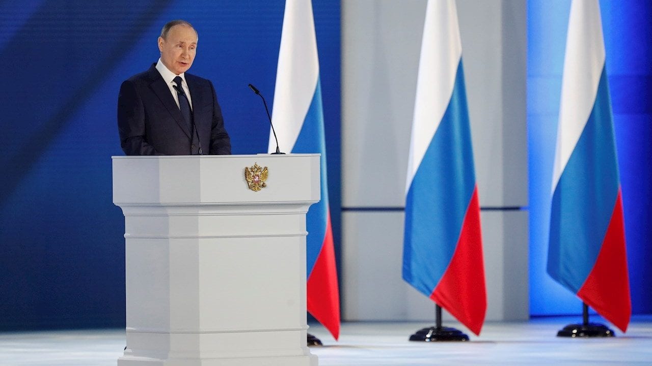 Putin amaga con dura respuesta si Occidente cruza ‘líneas rojas’ de Rusia
