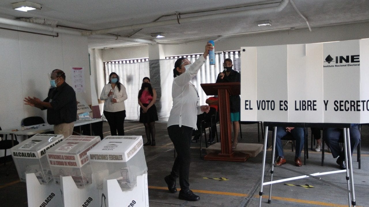 A menos de un mes de las elecciones, Morena sigue encabezando encuestas a gubernaturas