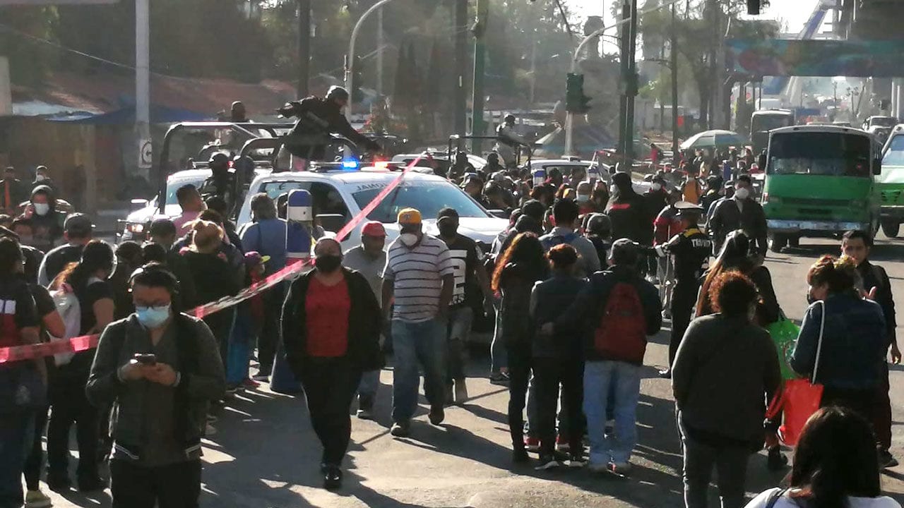 Aglomeraciones y largas filas tras el cierre de la Línea 12 por accidente