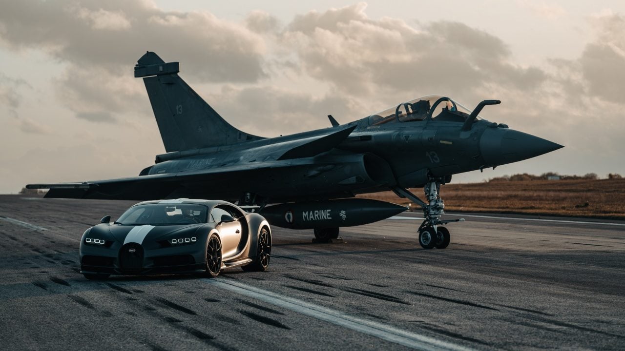 Video: Bugatti Chiron Sport se enfrenta a un portentoso jet ¿Quién ganó?