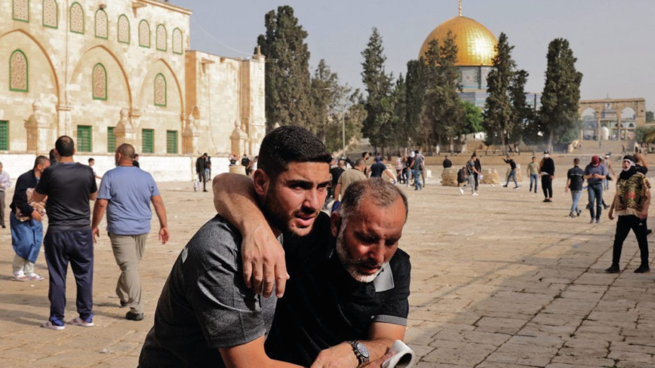 Violencia estalla en Jerusalén con cientos de heridos y explosiones