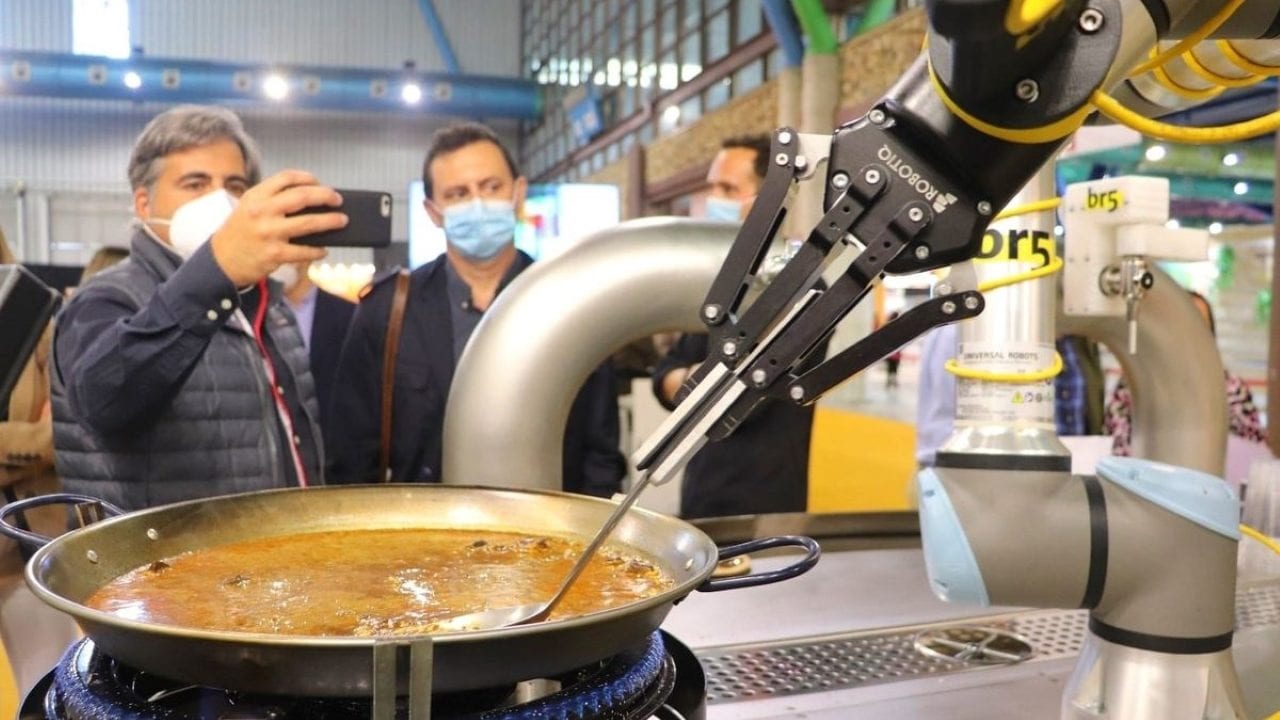 ¡Ole! Paella hecha por robot recibe visto bueno de maestra paellera