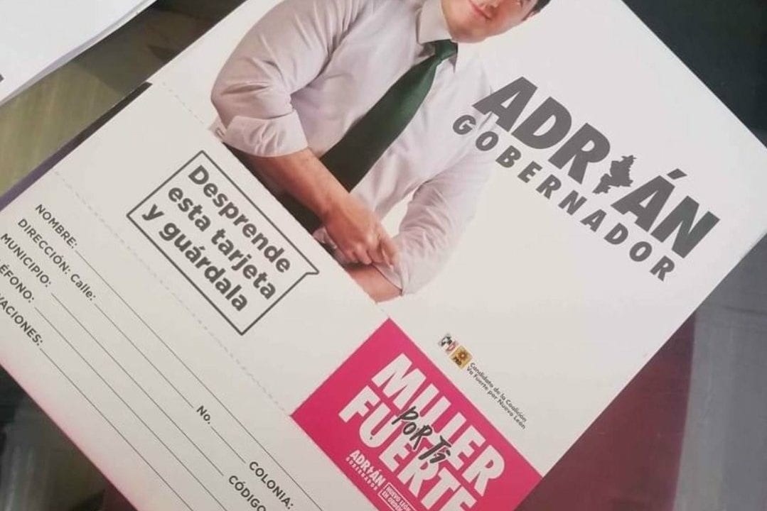 Pese a veda y advertencia del INE, AMLO ‘acusa’ reparto de tarjetas en NL