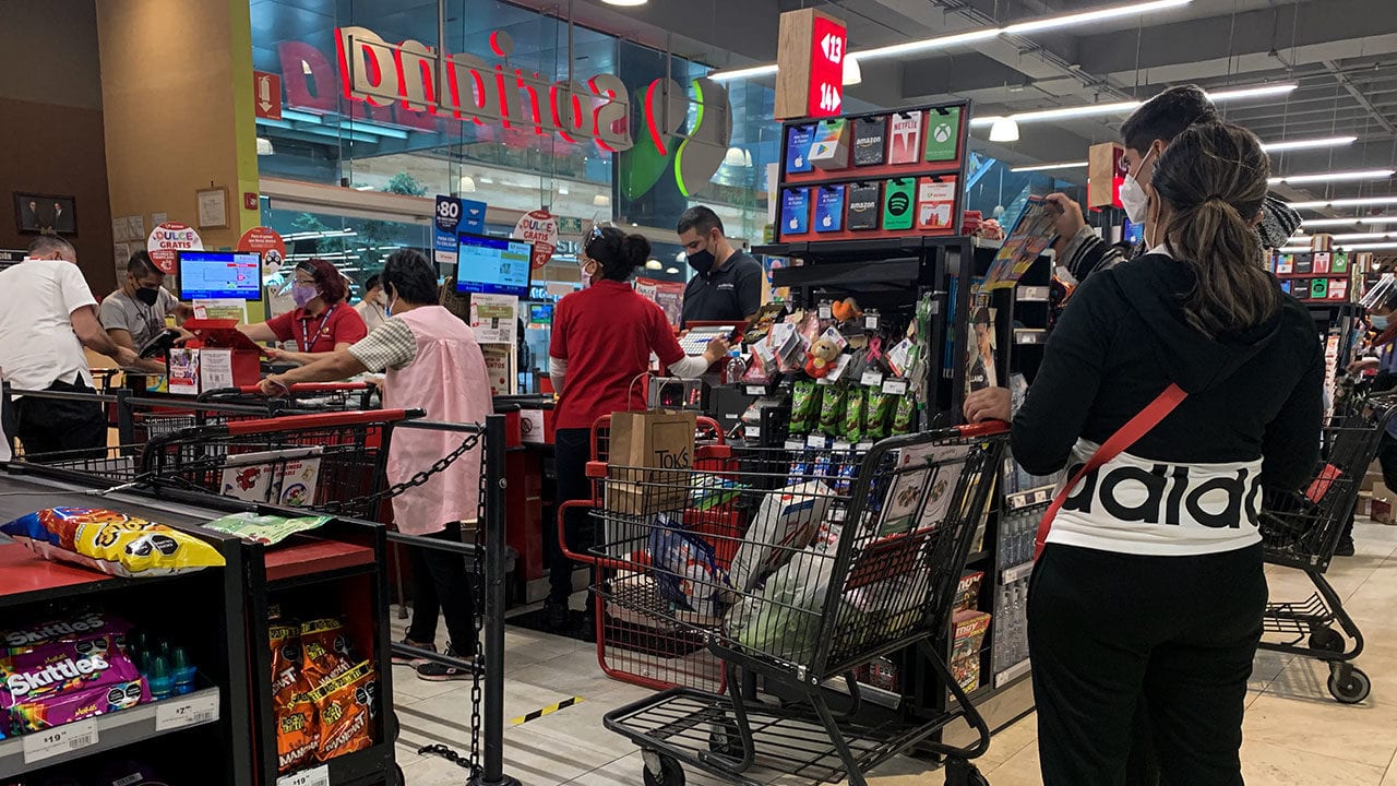 Mexicanos modifican compras: cuidan gasto y optan por marcas económicas