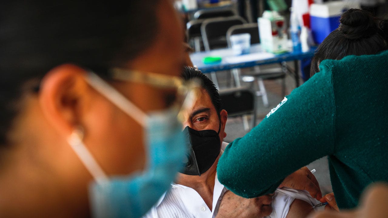 México avanza en su plan con la vacunación de personas entre 50 y 59 años