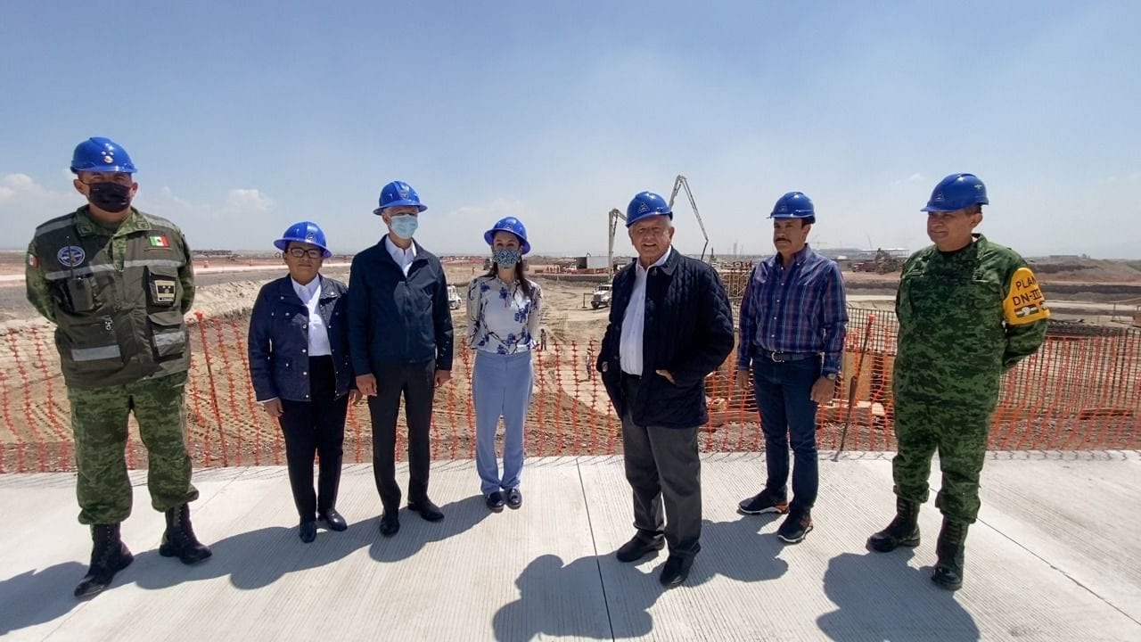 Viola AMLO, otra vez, veda electoral y presume nuevo aeropuerto