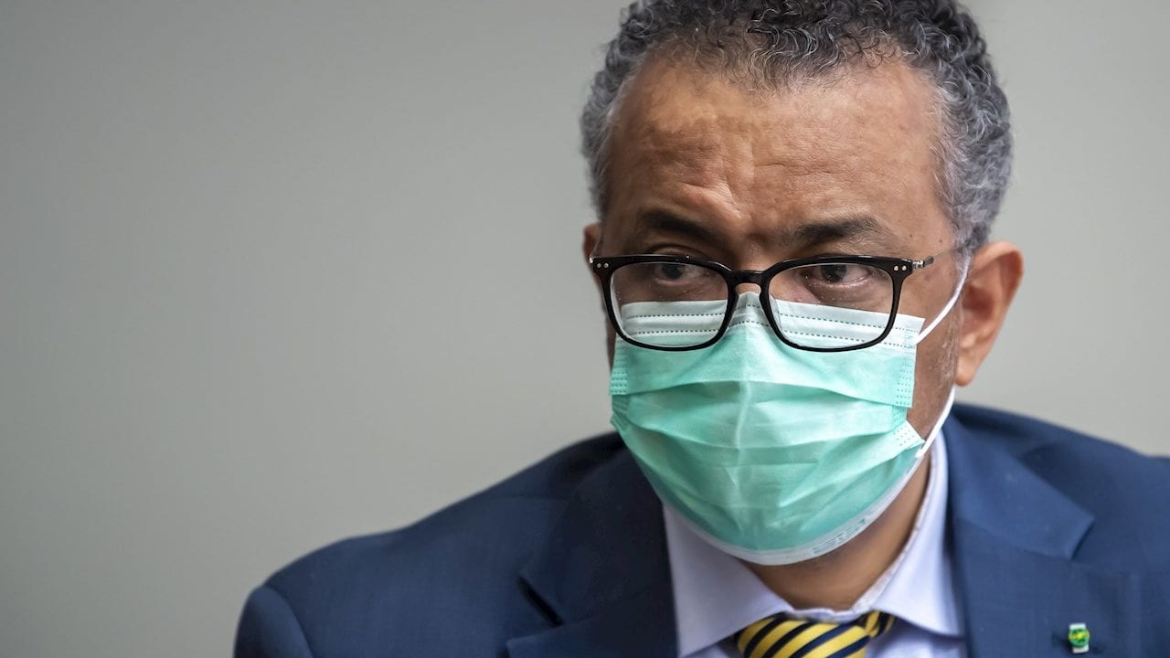 OMS alerta: Pandemia “está lejos de su final” pese a 2 semanas de descensos en casos