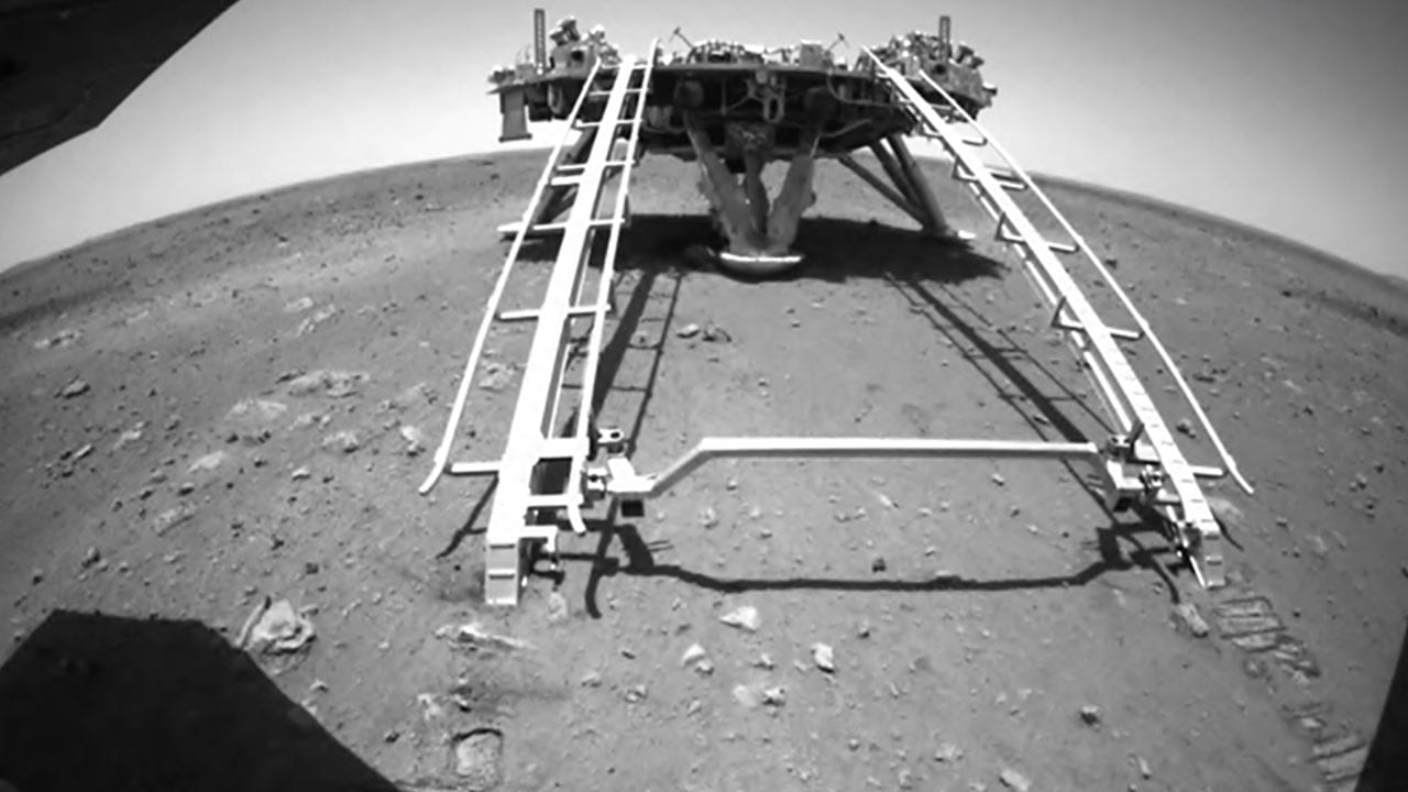 Rover de China recorre la superficie de Marte por primera vez