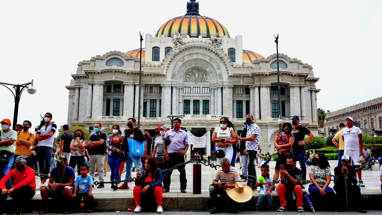 Banxico recortaría tasa clave en 50 puntos básicos esta semana: sondeo