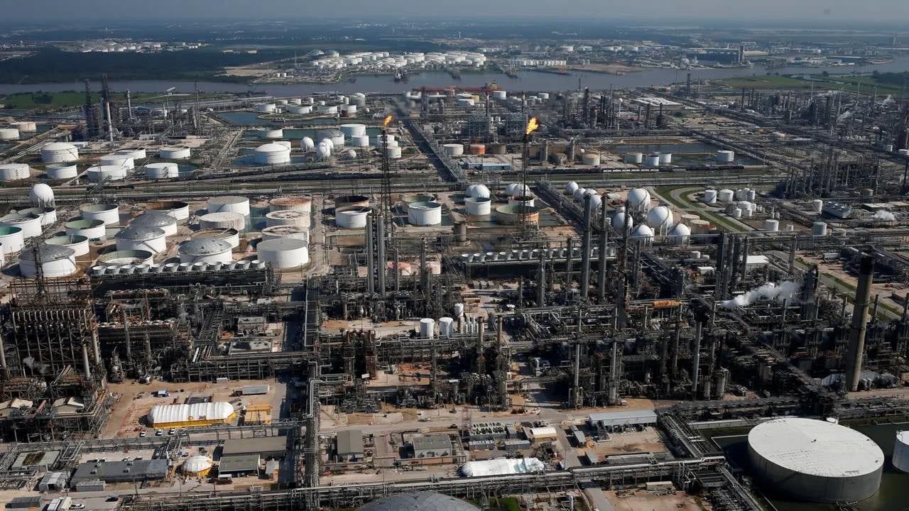 AMLO y Pemex defienden compra de Deer Park; toman reserva de Banobras