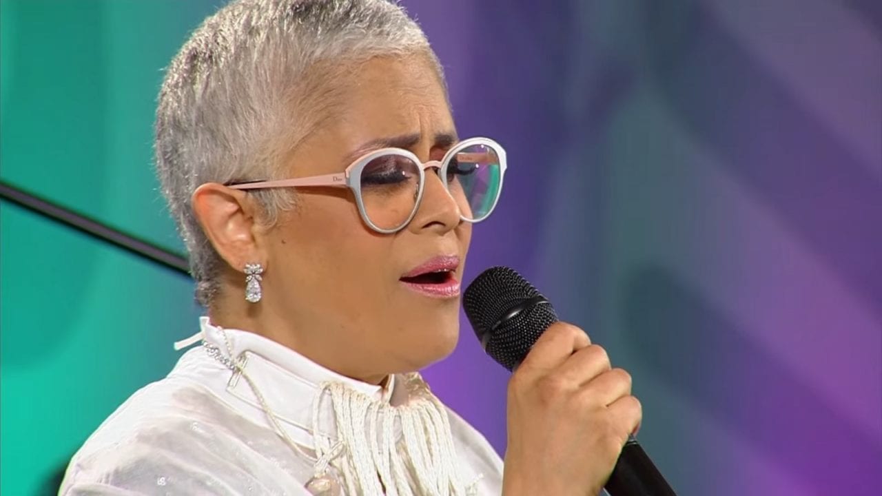AMLO cambia ‘mañanera’ por concierto de Eugenia León para madres