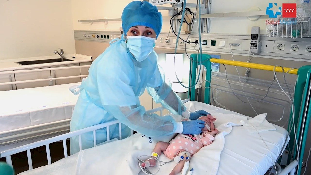 Bebé de dos meses recibe trasplante cardiaco pionero