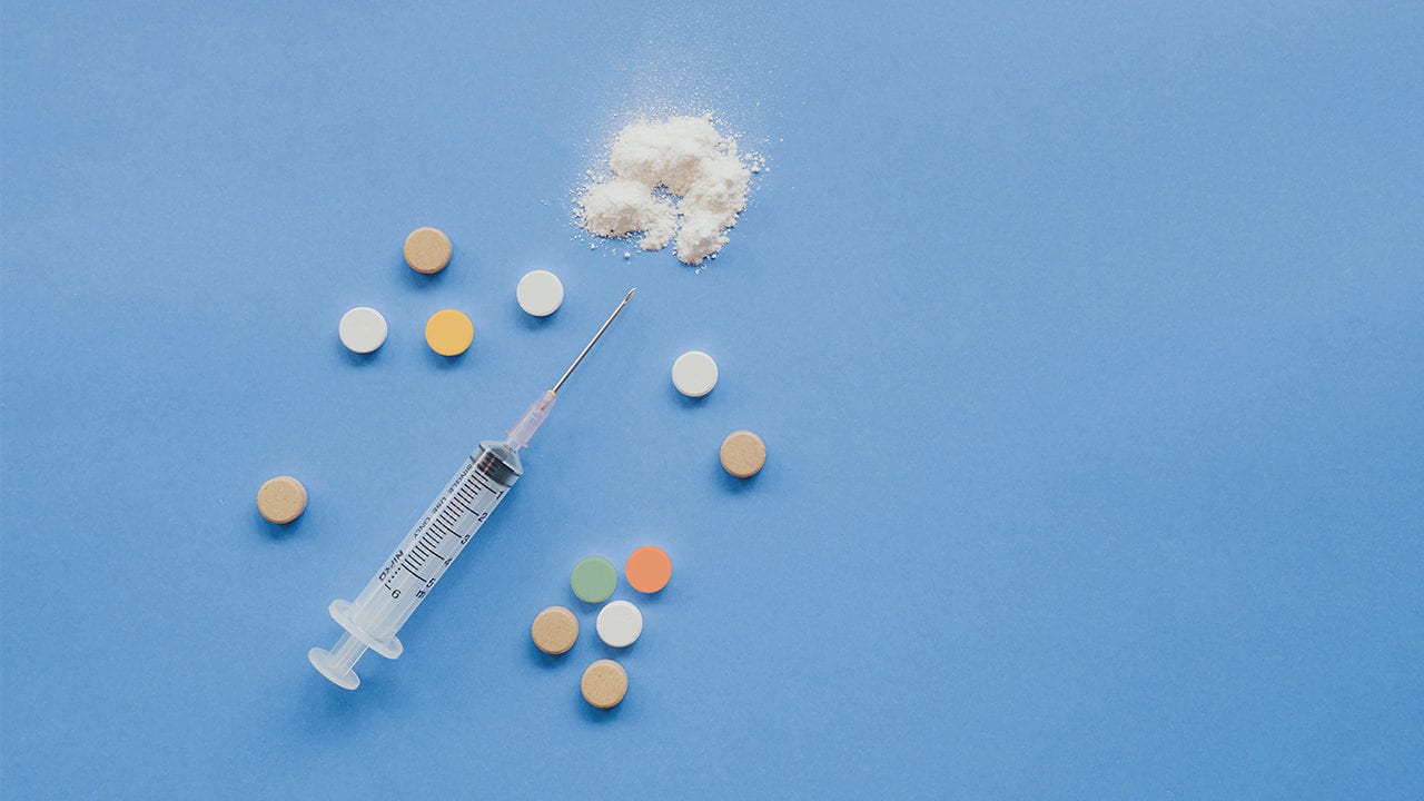 EU impone sanción a mexicanos y a empresas por producción de fentanilo