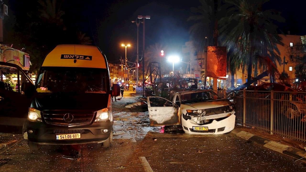 Israel destruye edificio en Gaza; Hamás responde con 130 cohetes