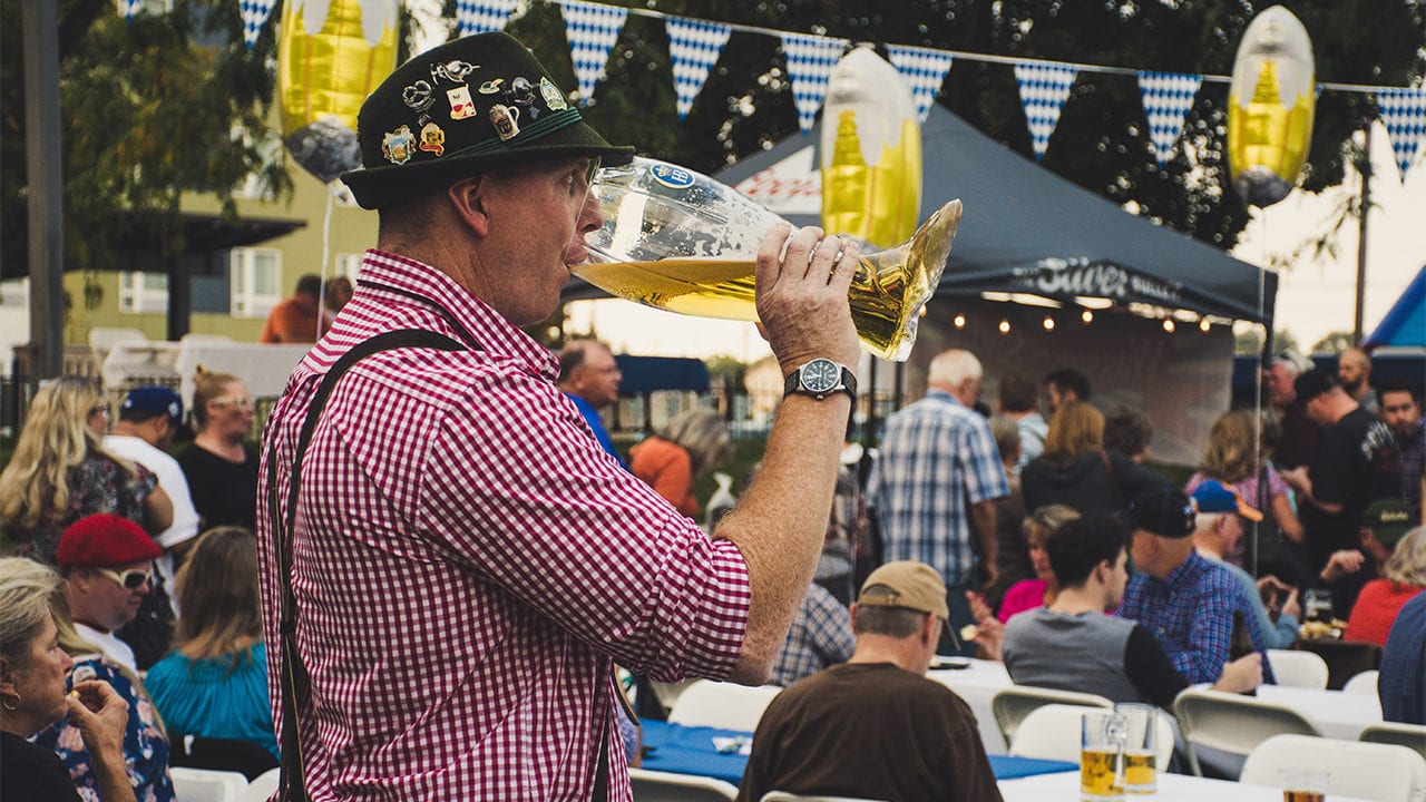 Oktoberfest, la fiesta de la cerveza, llega por quinto año a León, Guanajuato