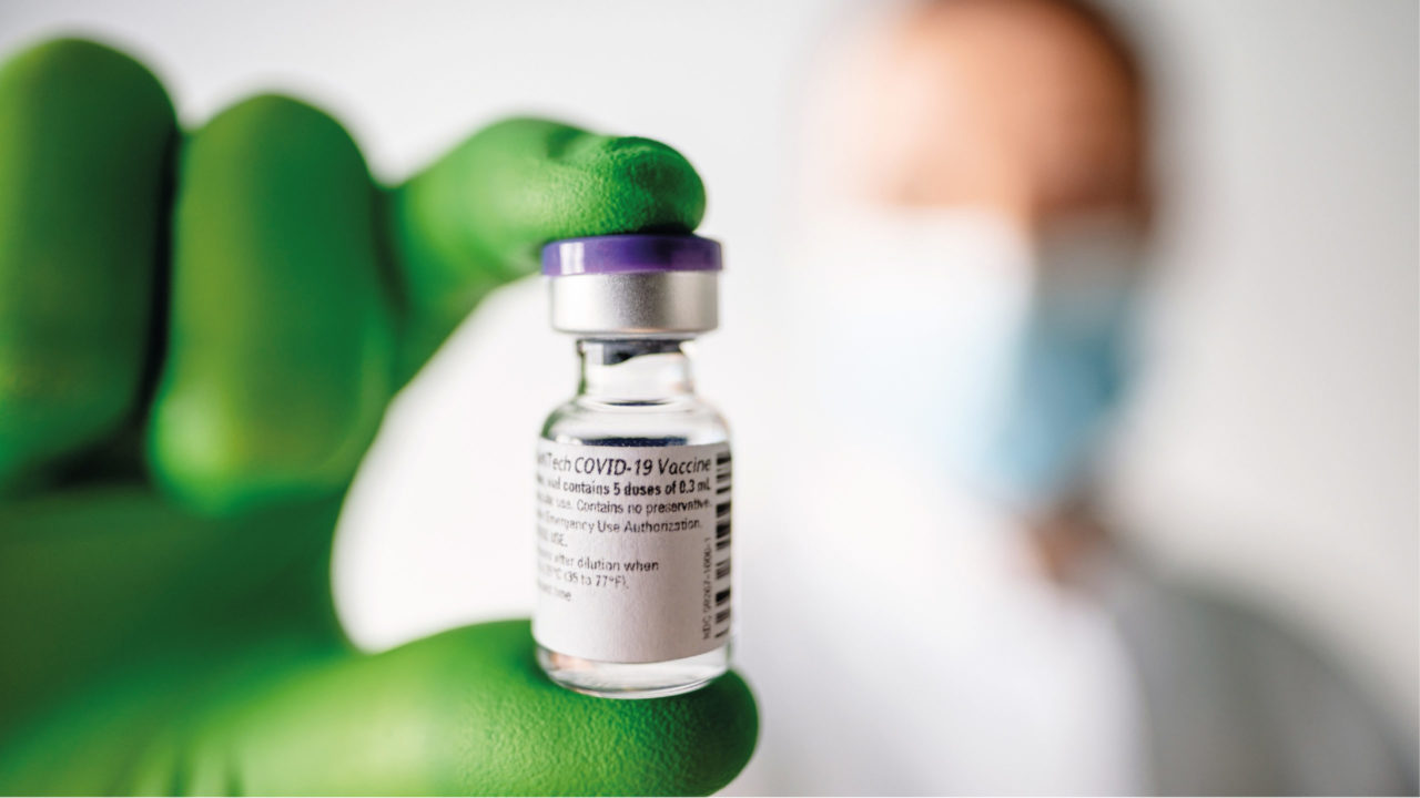 BioNTech teme que reguladores retrasen vacuna contra Ómicron