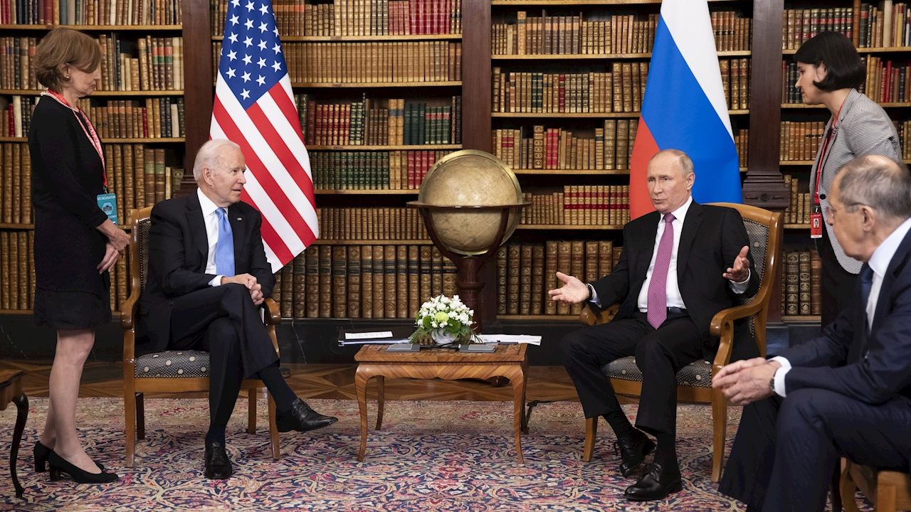Biden cuestiona a Putin sobre los ciberataques a EU
