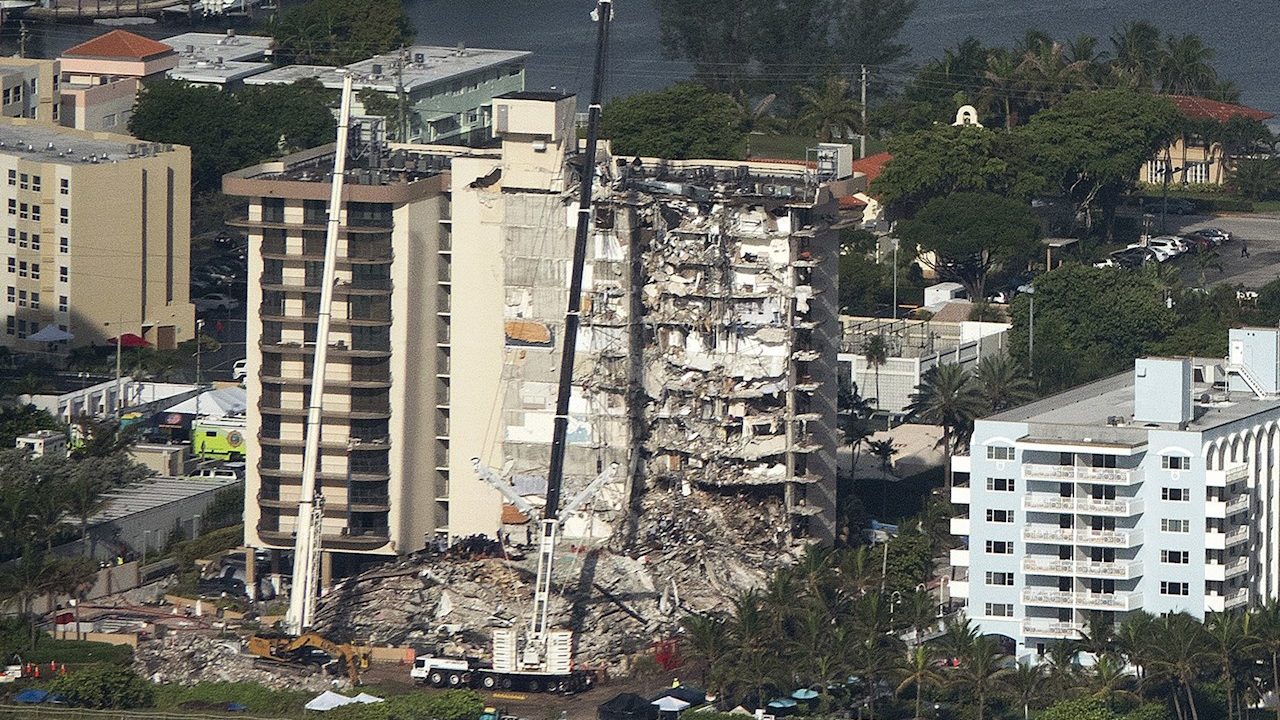 Aumenta a 18 la cifra de fallecidos por el derrumbe en Miami-Dade