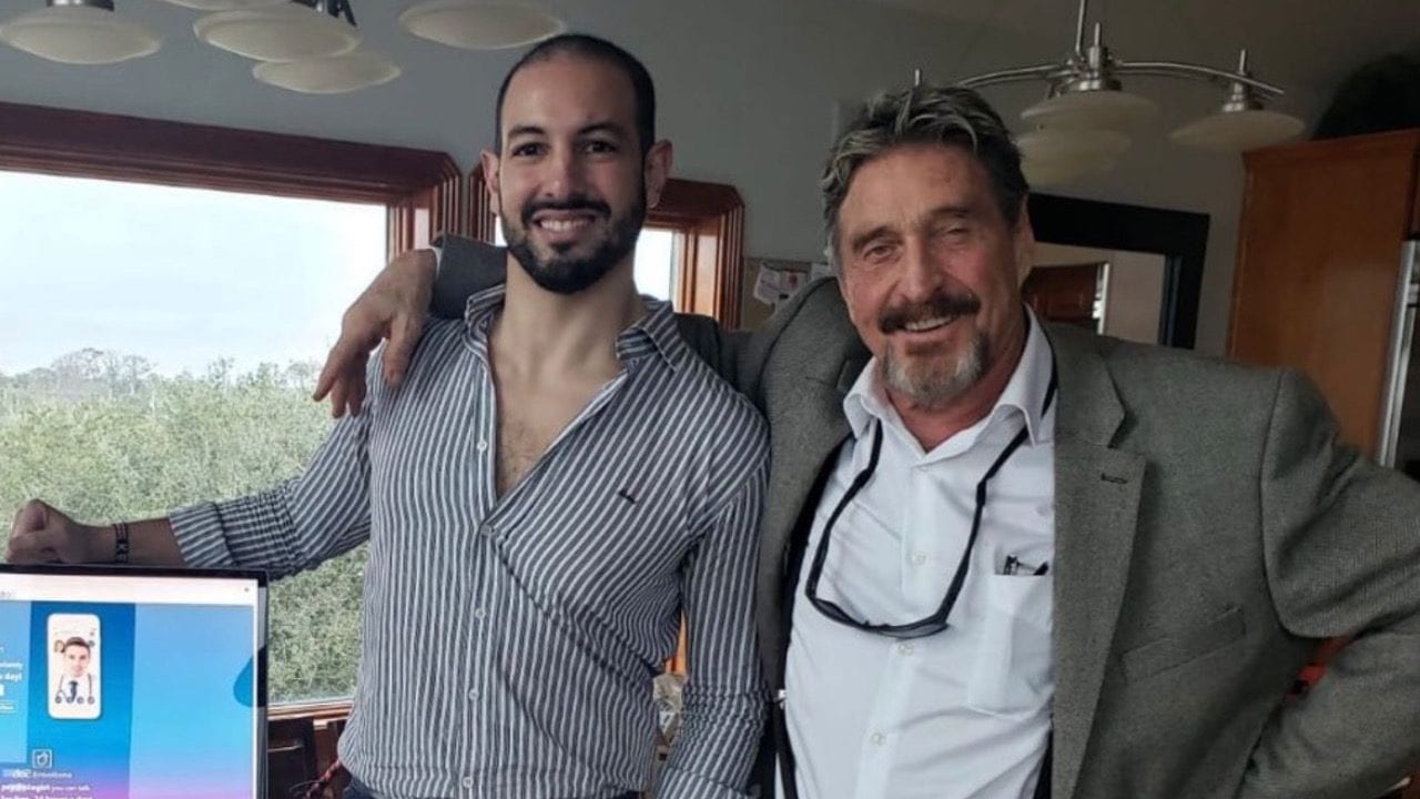 Todo empresario debería ser vagabundo 2 semanas, sugería John McAfee