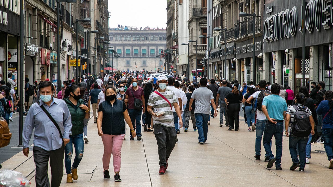 Sheinbaum ve a la CDMX en naranja, pero Salud federal la coloca en rojo