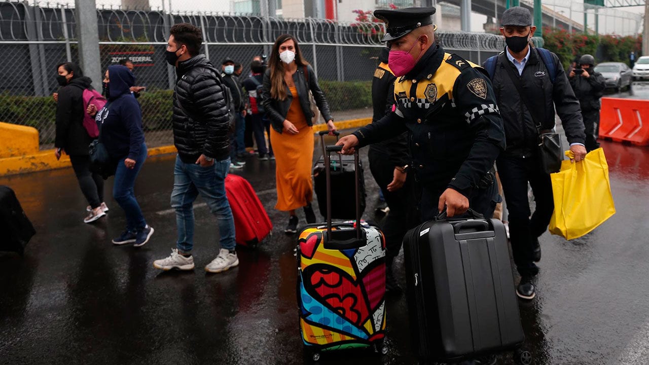 Reconocer todas las vacunas reactivará los viajes internacionales y devolverá empleos