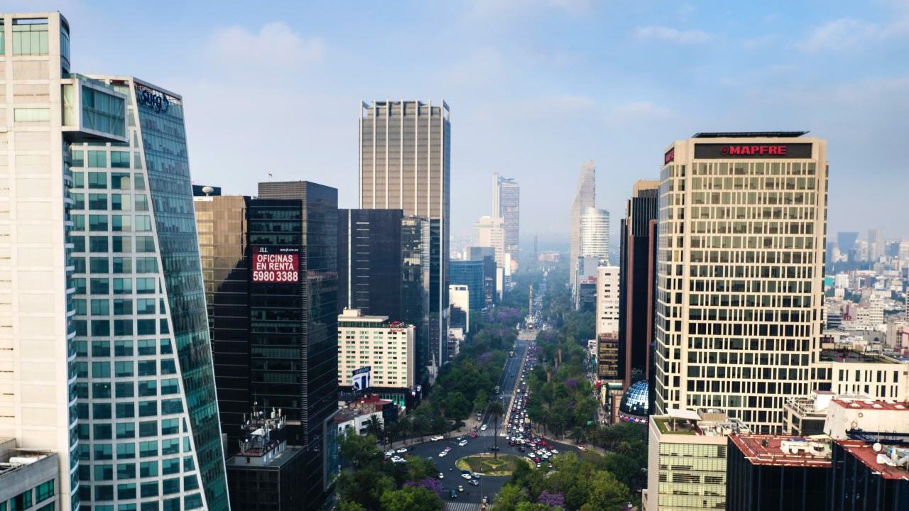 Oficinas siguen sin recuperase: desocupación llega al 17.3% en la CDMX