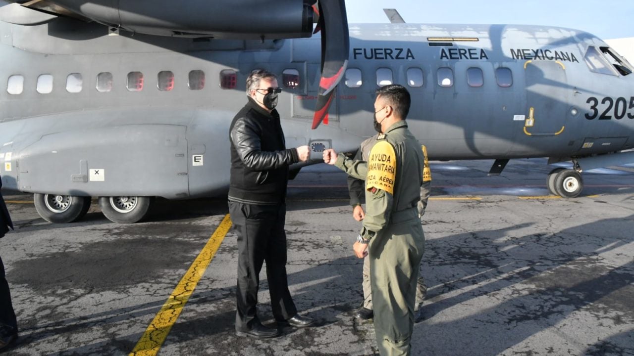 Ebrard viaja a Guatemala para donar 150 mil vacunas