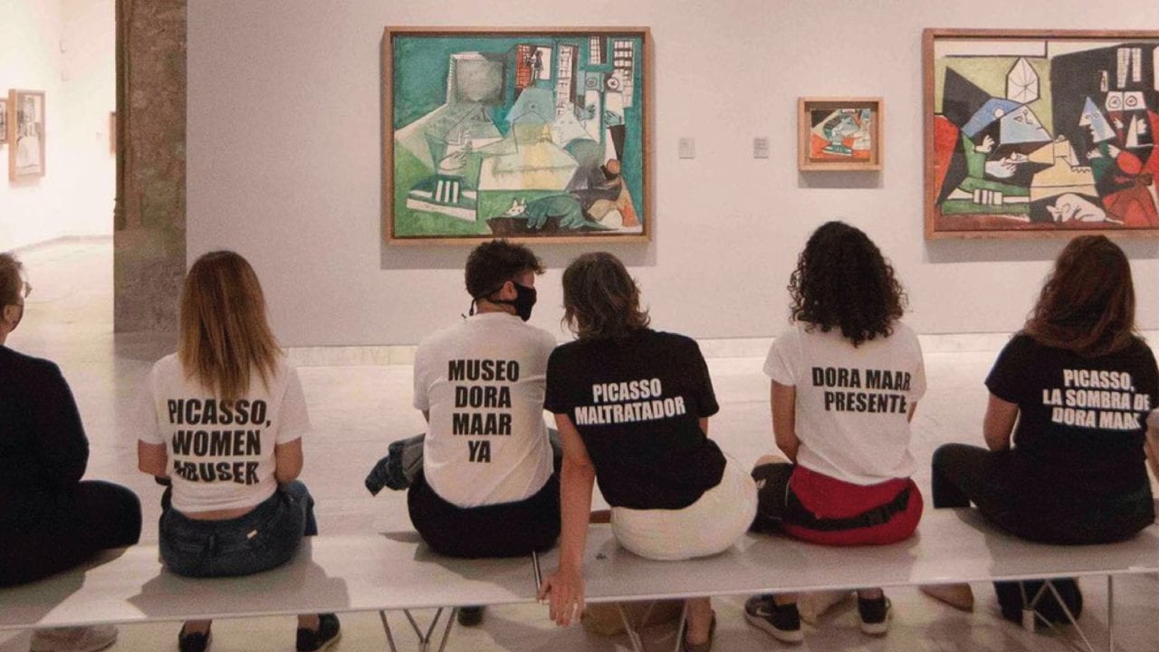 Manifestantes en Barcelona tildan a Picasso de ‘abusador de mujeres’