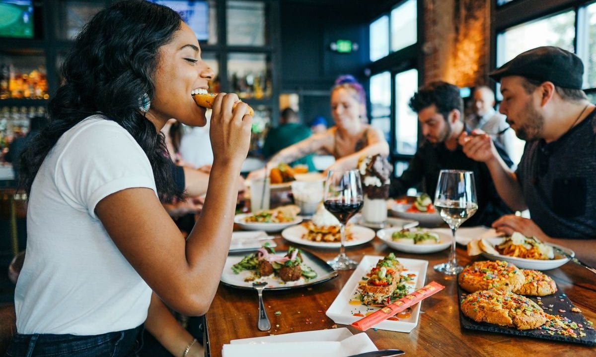 Los restaurantes emergen como punto brillante para crecimiento del empleo en EU