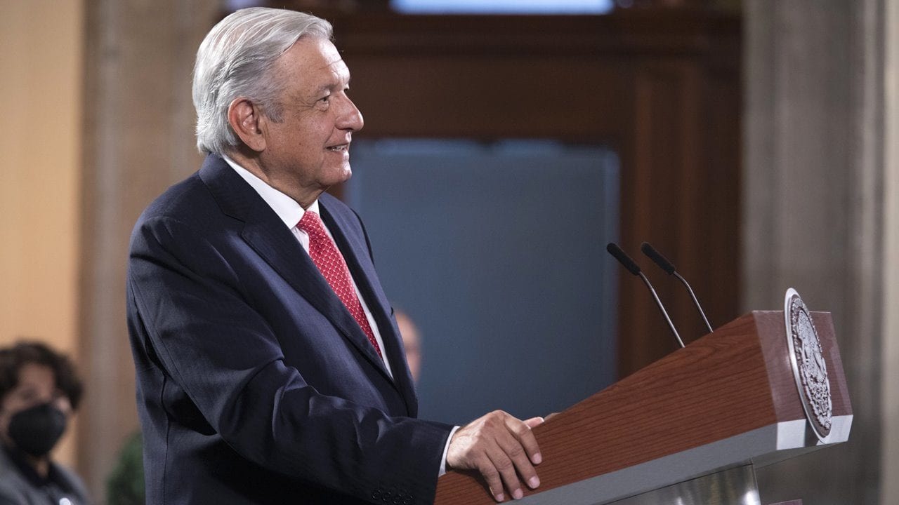 Claro que hay que superarnos, pero no volvernos egoístas ni aspirar a ser fifí: AMLO