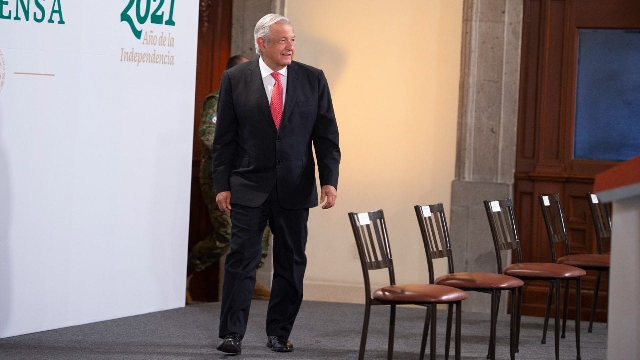 AMLO insistirá en que ningún funcionario gane más que él