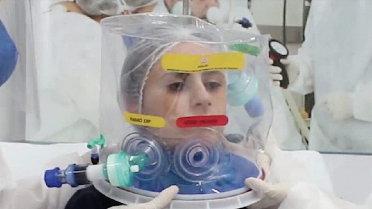 Crean casco de respiración artificial que reduce intubación en 60%