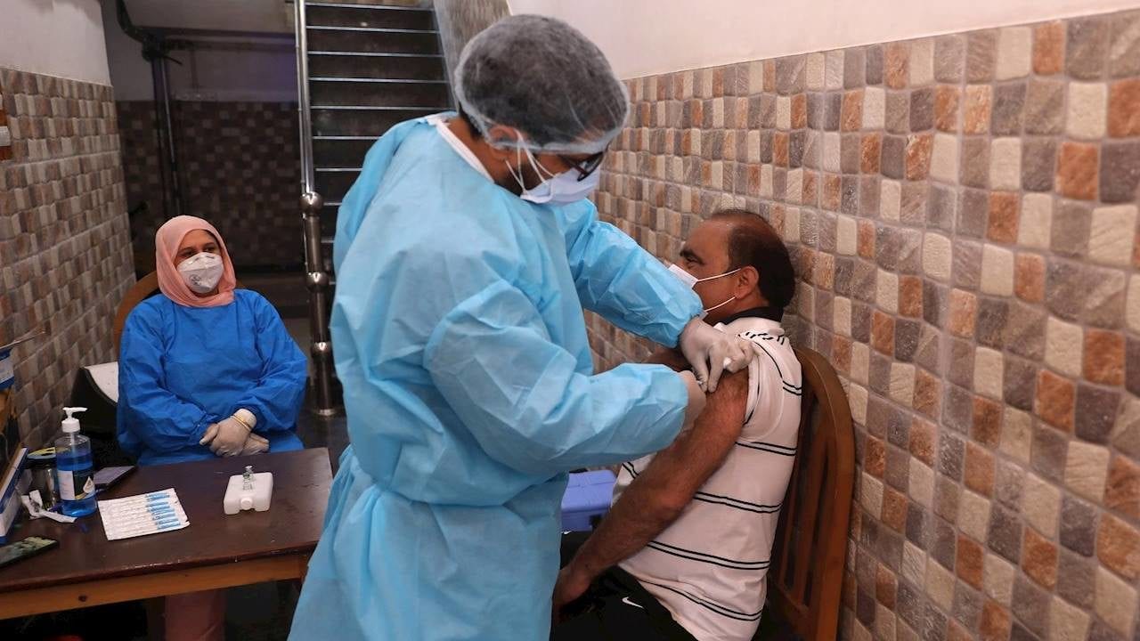 India confirma primera muerte por reacción a una vacuna contra Covid