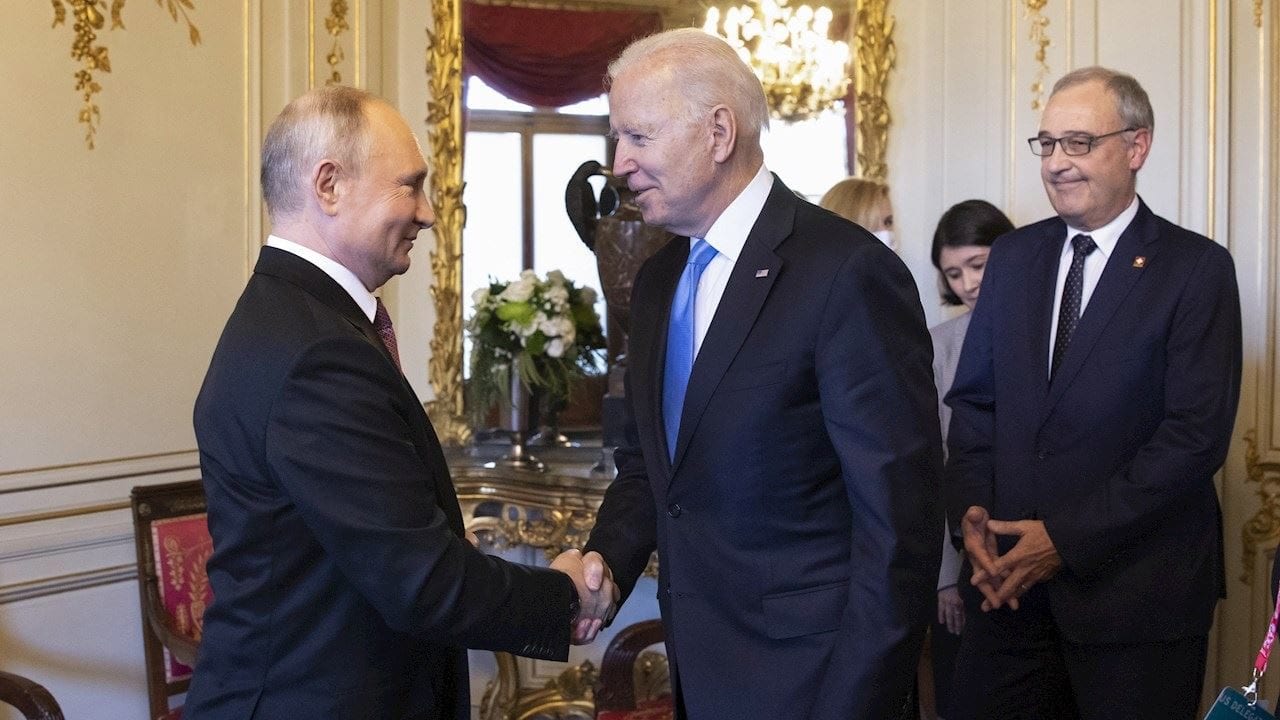 EU acusa a Rusia de intentar crear un pretexto para invadir Ucrania
