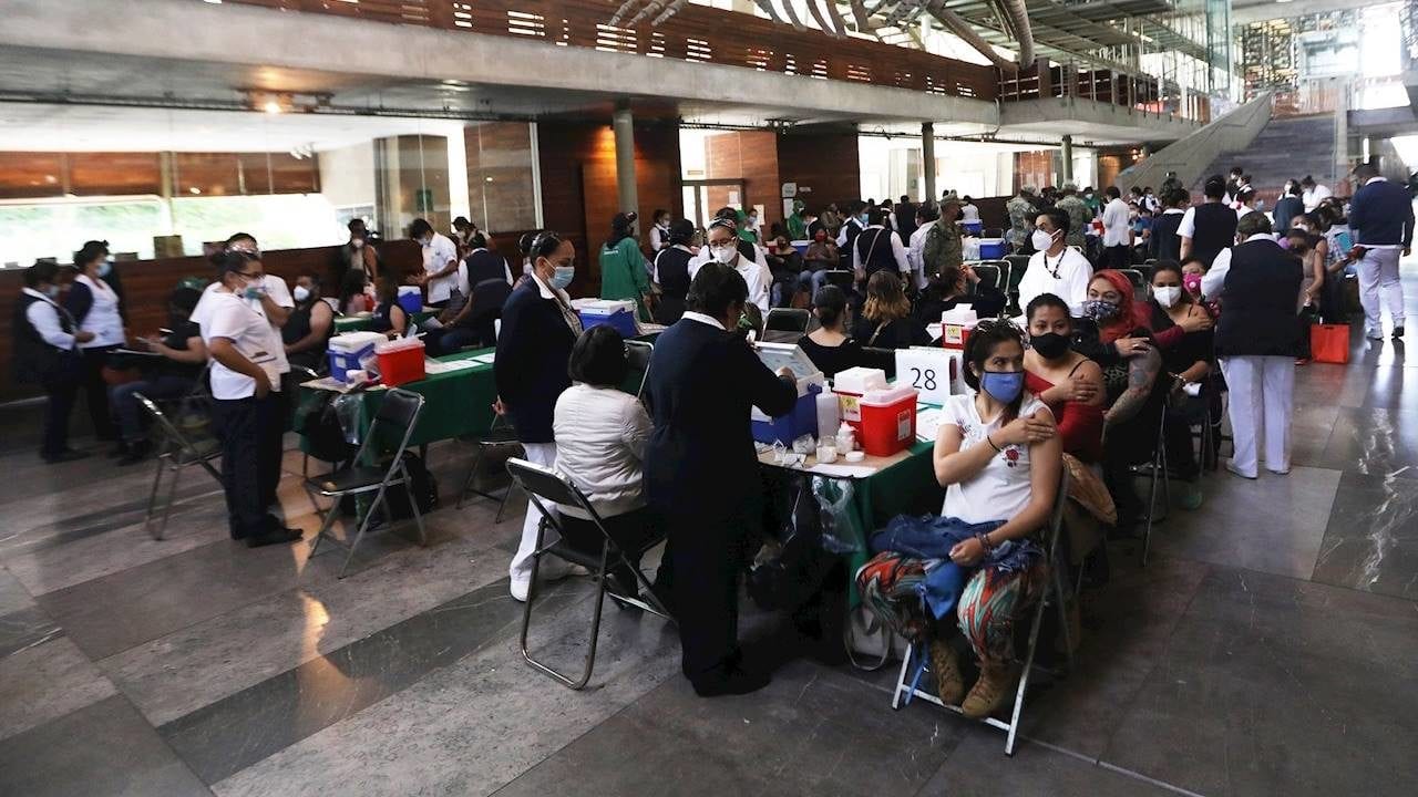CDMX: abren vacunación a todos los mayores de 30 años en cualquier sede; aplicarán Sputnik V