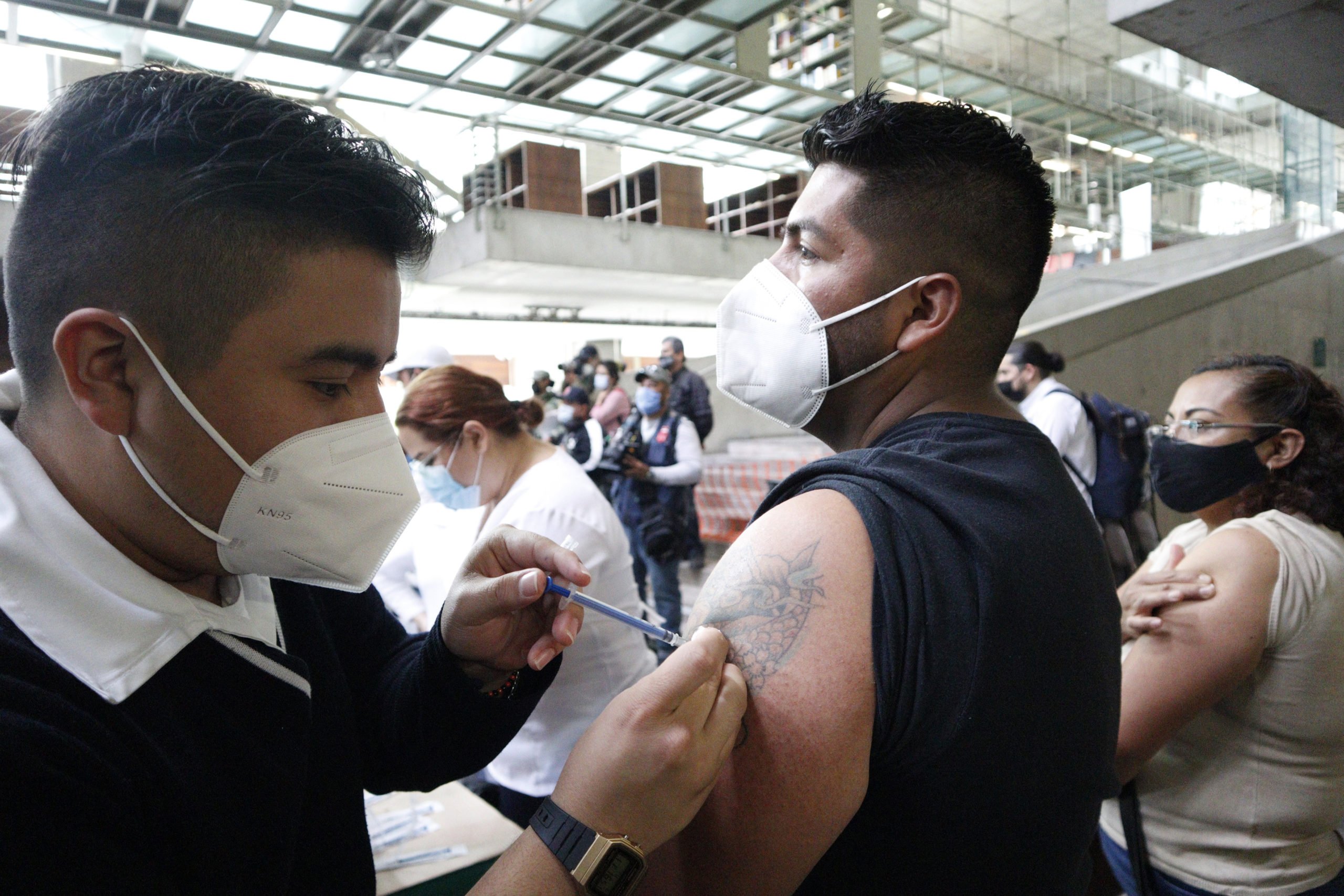 Vacunación en la Ciudad de México. Foto: Reuters