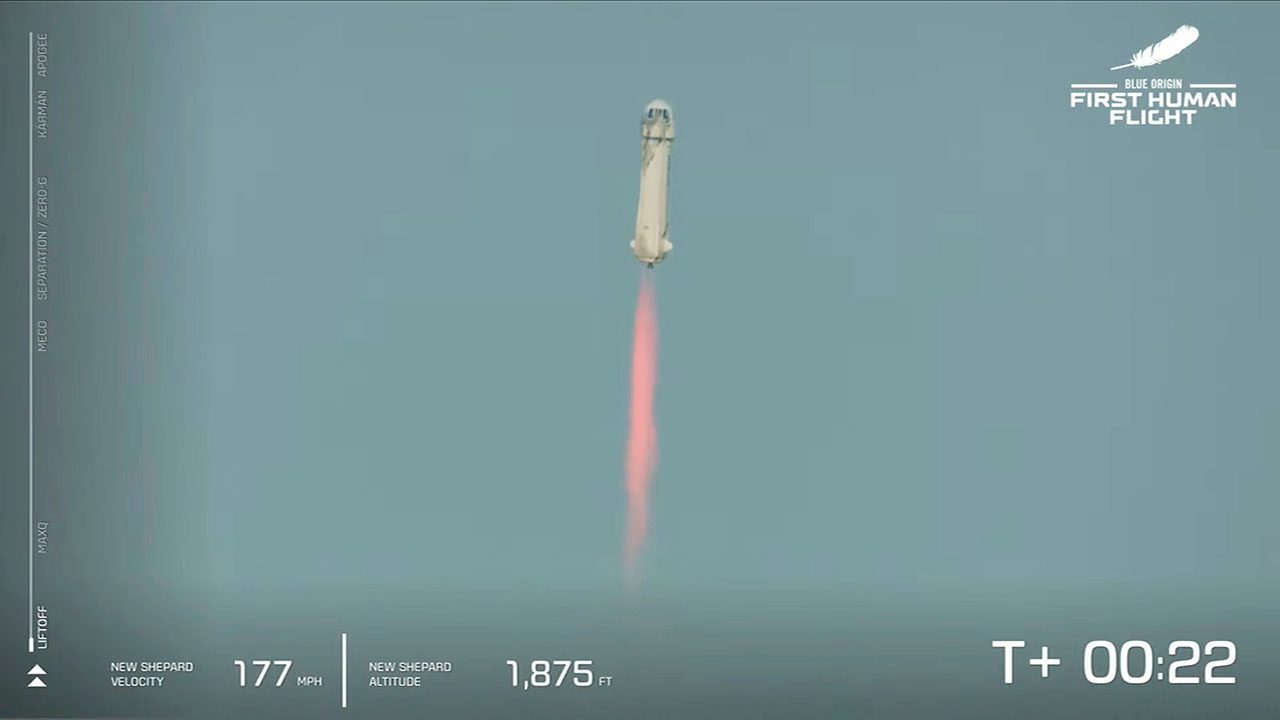 Jeff Bezos aterriza con éxito tras realizar su primer vuelo espacial