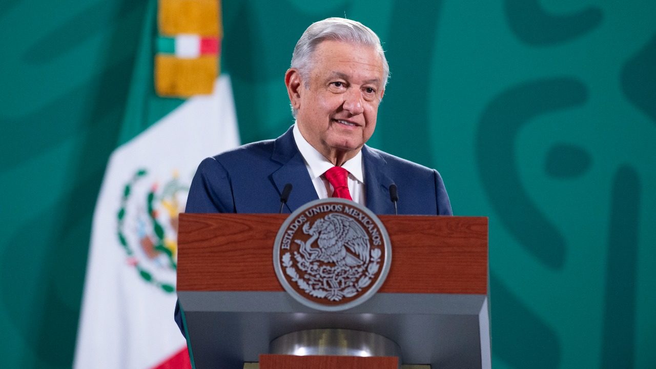 AMLO festeja que el FMI eleve pronóstico de crecimiento para México