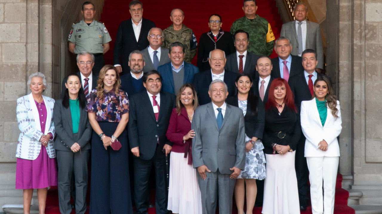 AMLO pide a gobernadores de Morena atención al crimen en 50 municipios
