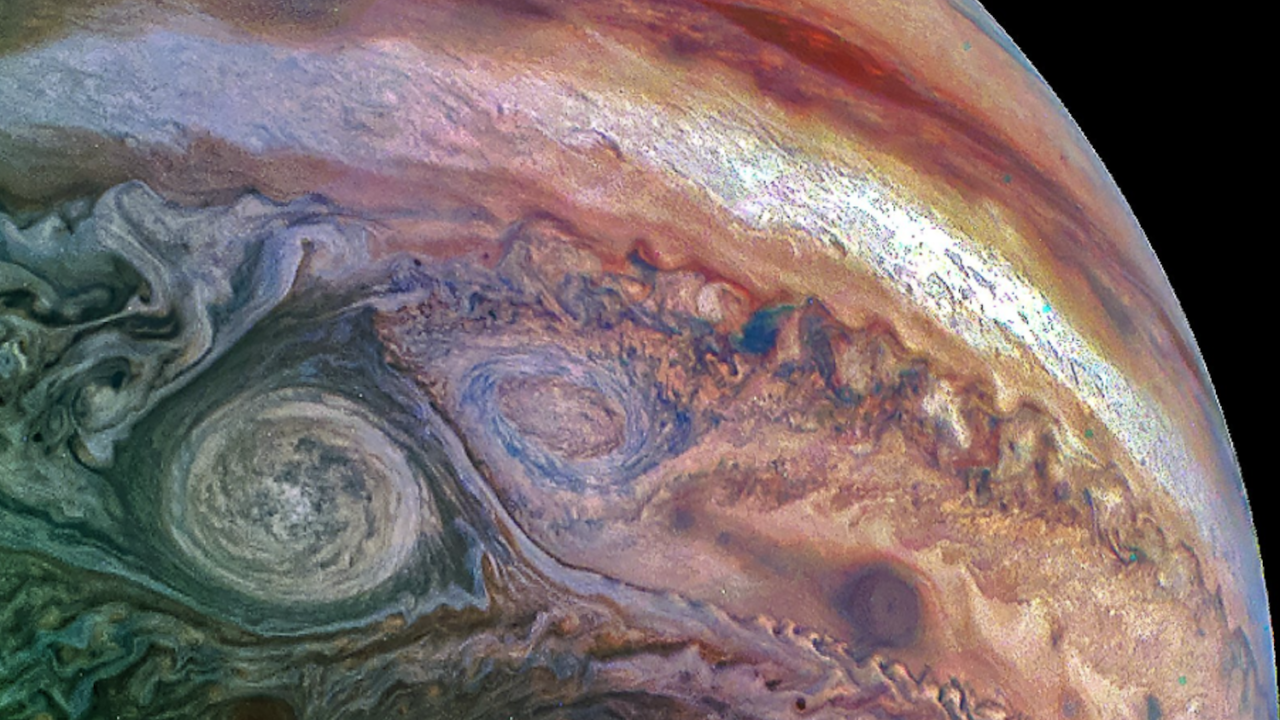 NASA revela nuevas fotos de Júpiter tras masivo acercamiento de la nave Juno