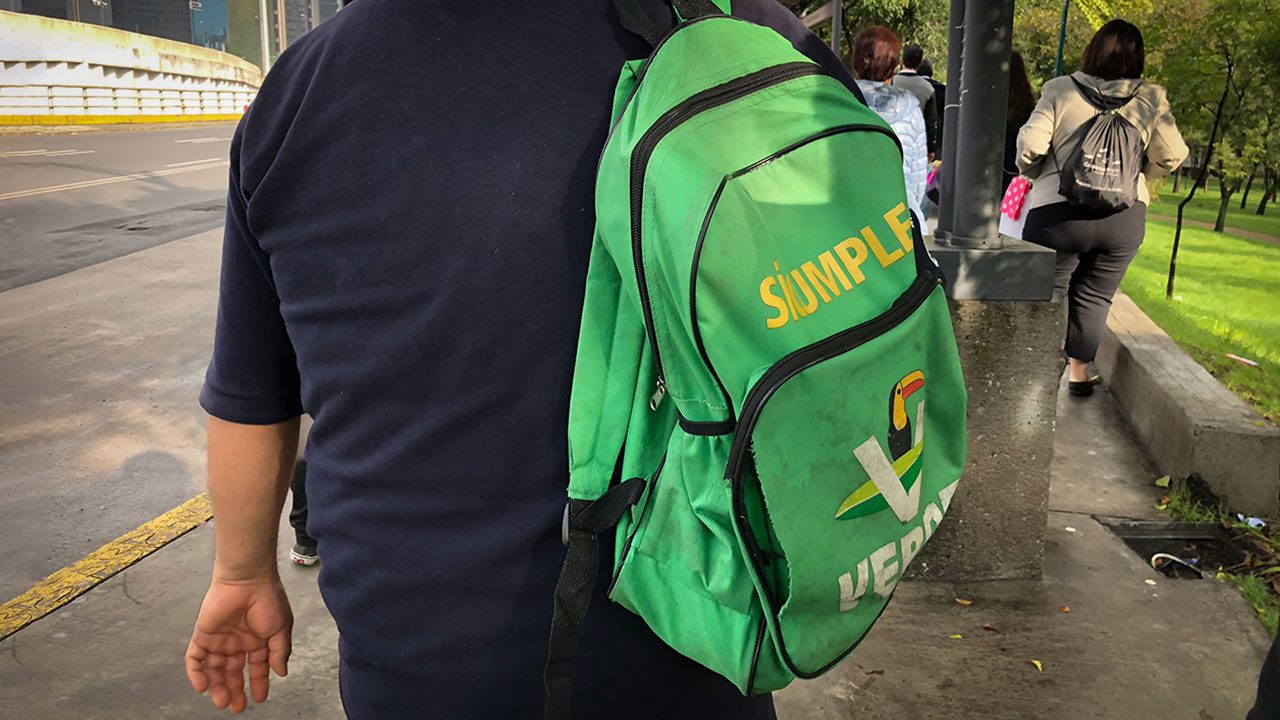 PVEM, PT, MC y PRD gastan 198 mdp en playeras, mochilas y gorras