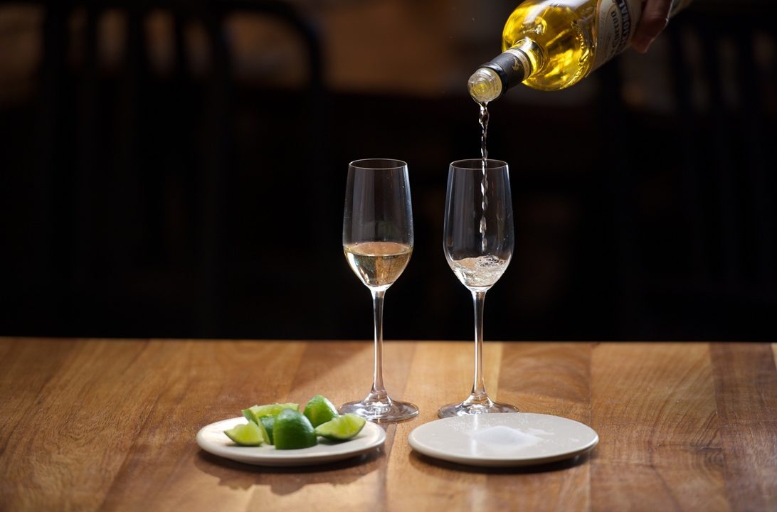 Estos son los beneficios de tomar tequila, el destilado insignia mexicano