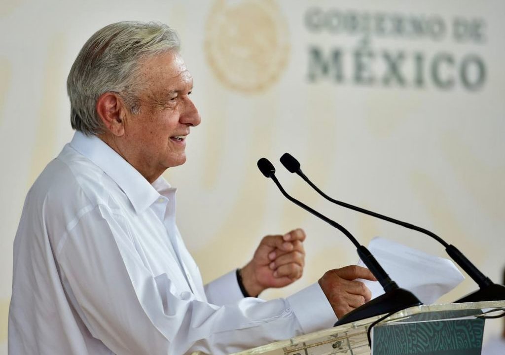 Llueva o truene, clases presenciales reiniciarían en agosto, asegura AMLO