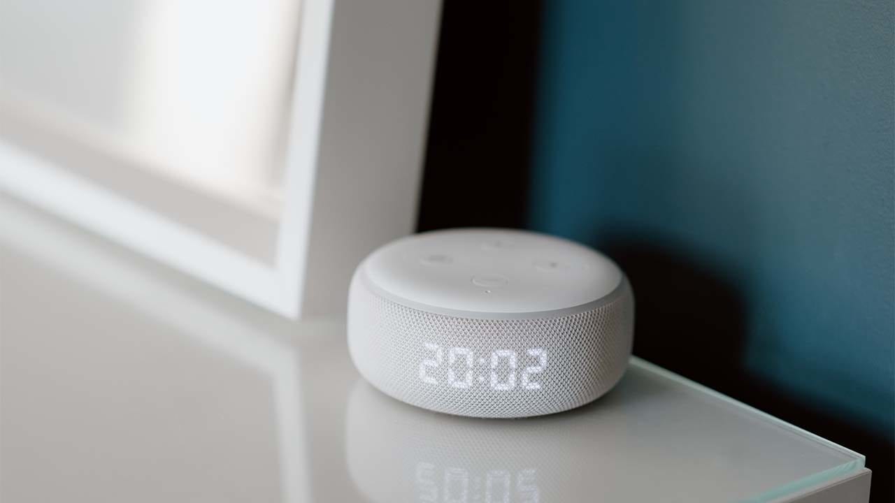Amazon quiere dar a Alexa la voz de personas ya fallecidas