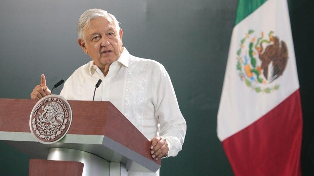 López Obrador urge a jóvenes a moderarse ante contagios de Covid-19