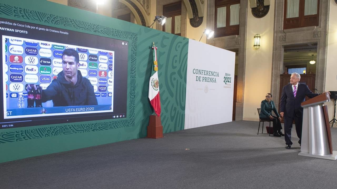AMLO retoma y aplaude desdén de Cristiano Ronaldo a Coca-Cola