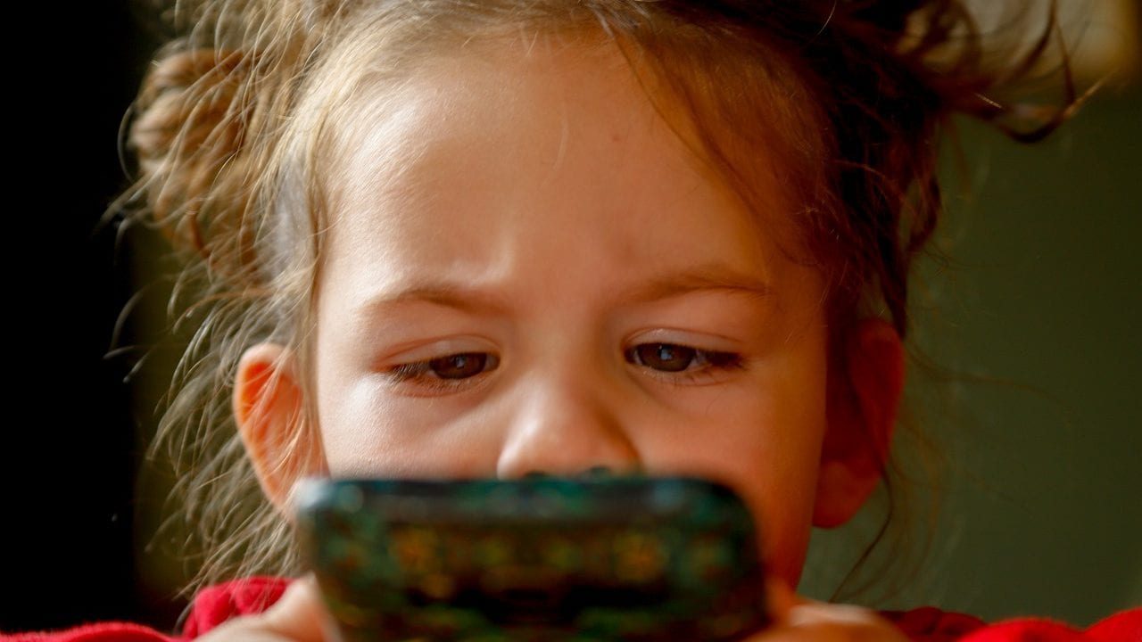 Telenovelas, YouTube, ‘Fortnite’: esto consumen los niños en México
